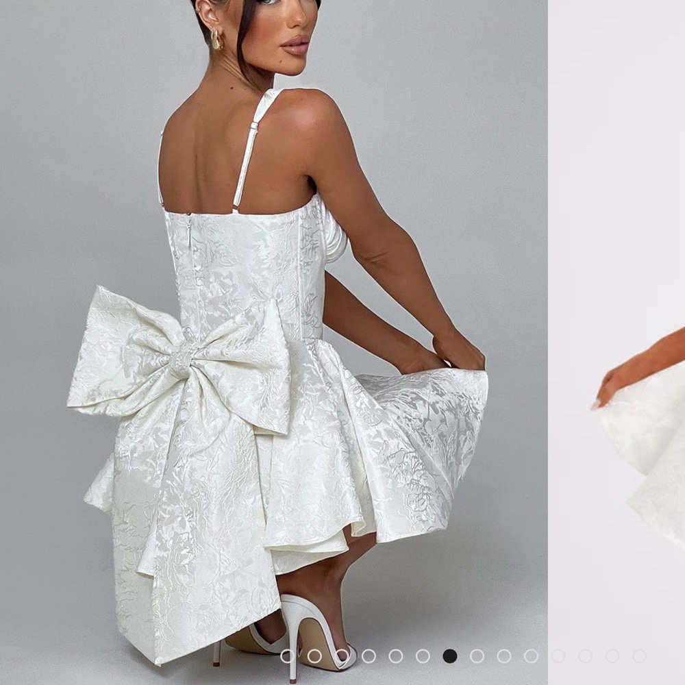 Elegant White Mini Dress with Bow